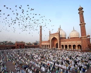 People from all walks of life offer prayers on Bakrid across Delhi
